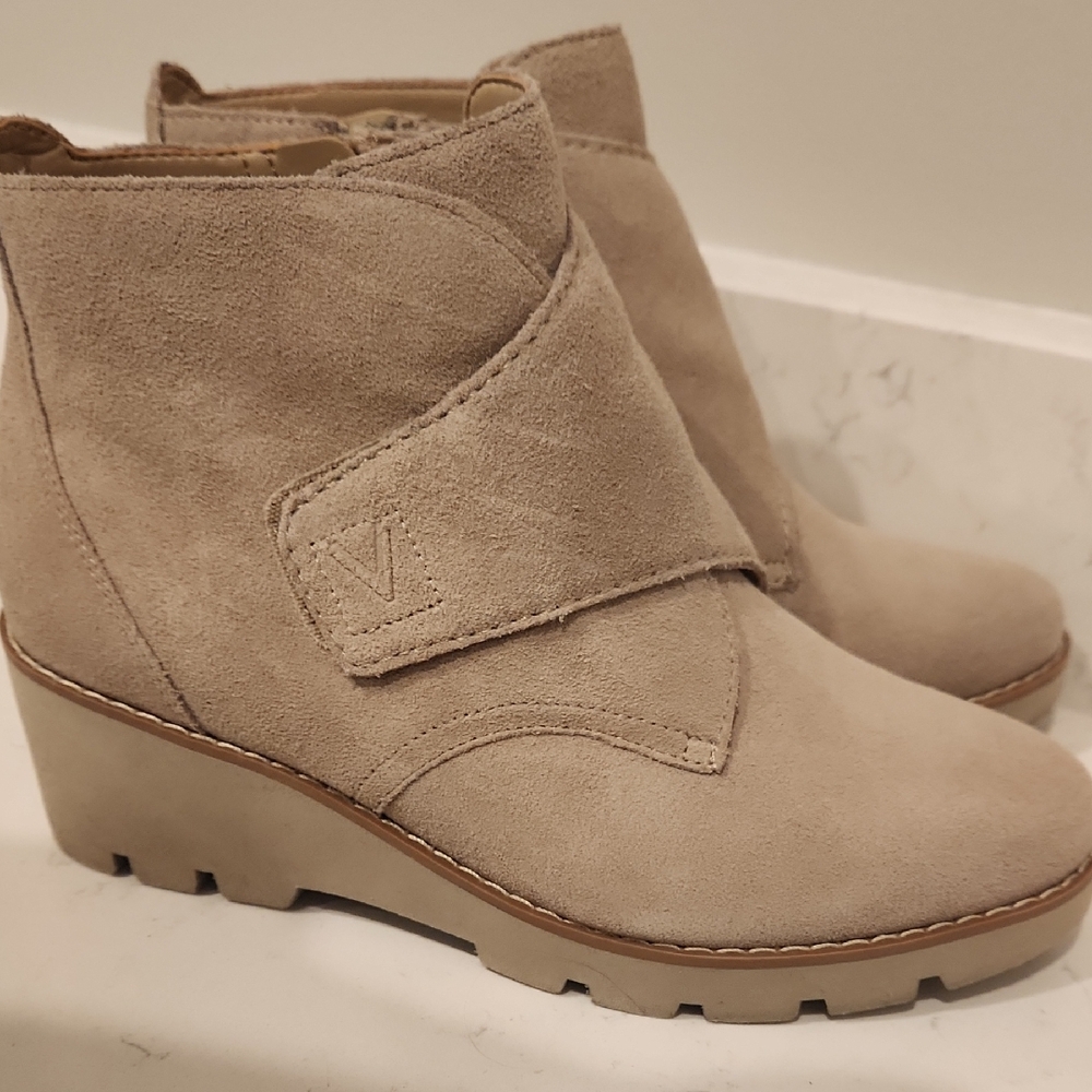 Vionic Abby Wedge Ankle Bootie Size  7M